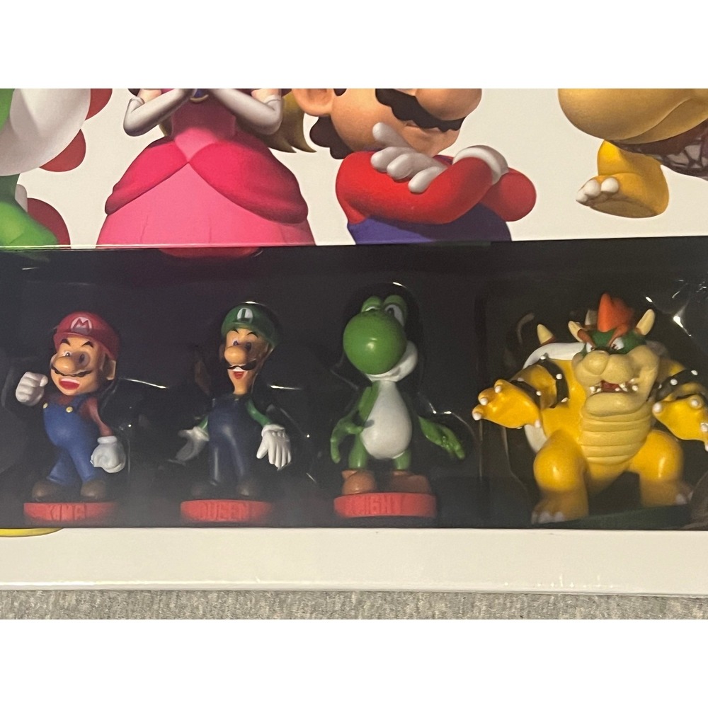 Super Mario Chess Collector's Edition Board Game Nintendo USAopoly Sealed New - Picture 3 of 3